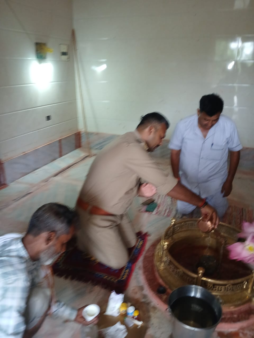 थाना प्रभारी द्वारा पूजा-अर्चना