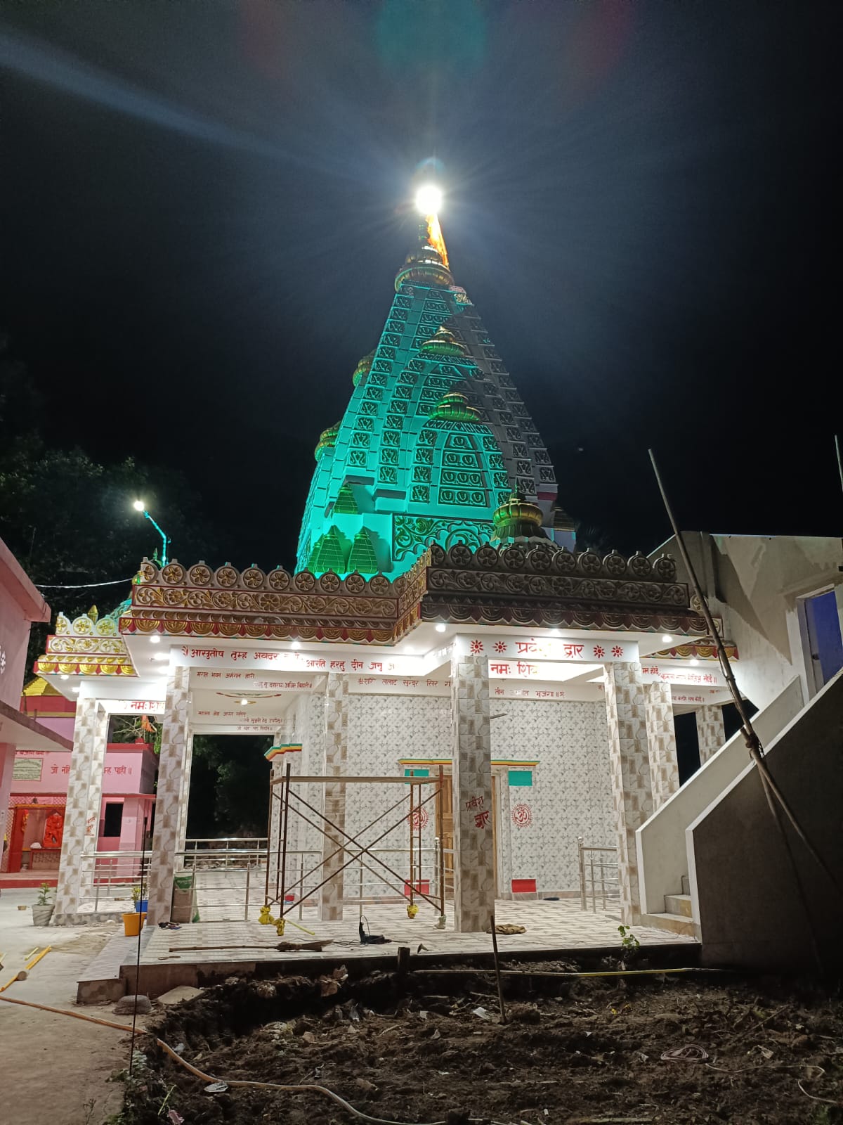 रात्रिकालीन अलौकिक दृश्य