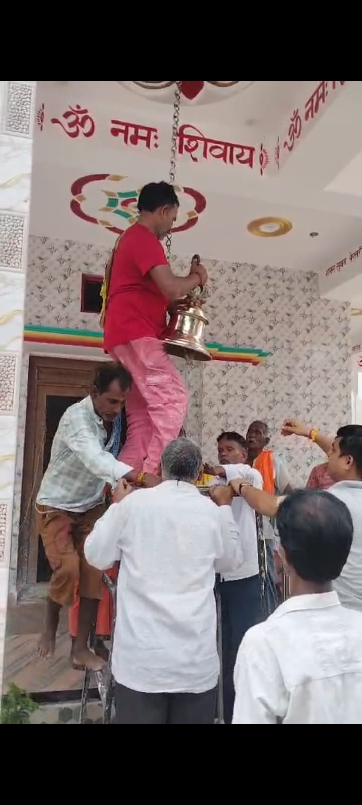 श्री वनखण्डेश्वर महादेव मंदिर में घंटा अर्पण समारोह